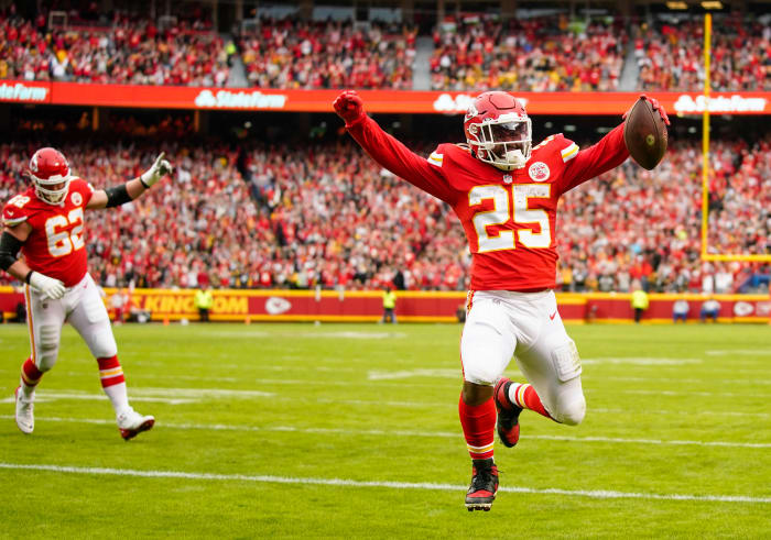 Dec 26, 2021; Kansas City, Missouri, USA; Kansas City Chiefs running back Clyde Edwards-Helaire (25) celebrates as he runs for a touchdown against the Pittsburgh Steelers during the first half at GEHA Field at Arrowhead Stadium. Mandatory Credit: Jay Biggerstaff-USA TODAY Sports